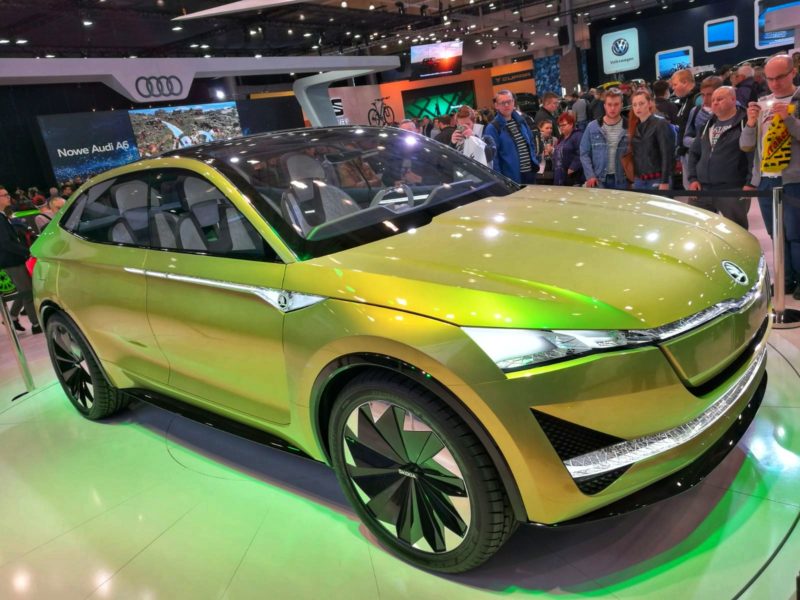 Do 2025 roku Skoda zapowiada wprowadzenie 10 aut elektrycznych i hybrydowych